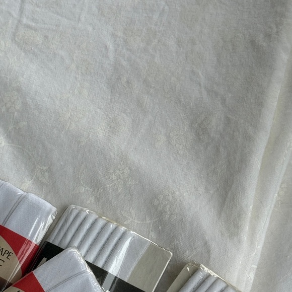 White Heirloom Sewing Bundle Eyelet Floral Fabric Trim Piping Zipper - Picture 2 of 16